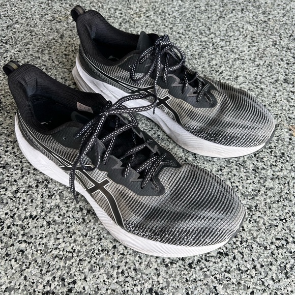 ASICS novablast 3 LE - Picture 1 of 4